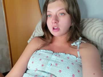 girl
        puff_witch cam image #5675366