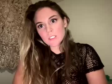 girl
        bananascoconutz cam image #3497232