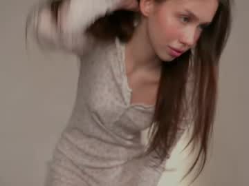girl
        bumblebeee__ cam image #6654715