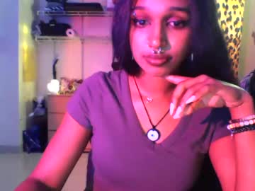girl
        mon3ytr33 cam image #5588177
