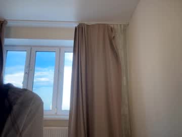 girl
        elisa_moon cam image #4365702