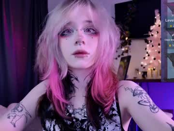 girl
        lollyshy__ cam image #5743823