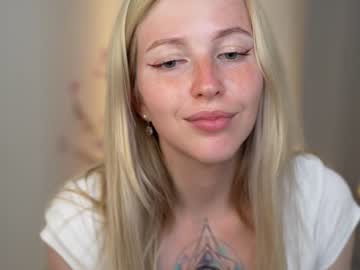 girl
        my_stella cam image #2043491