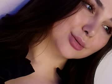 girl
        hollyextra cam image #6534210