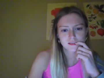 girl
        ellenglow69 cam image #3899173