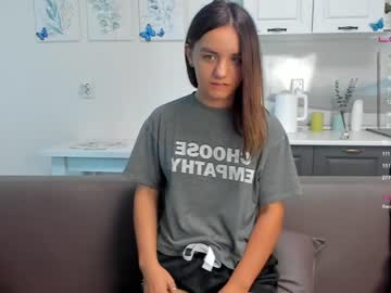 girl
        karalyons cam image #2005081