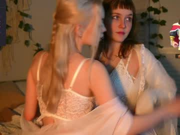 girl
        mother__of__dragons cam image #3234025