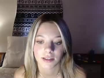 girl
        lily_marieee cam image #893607