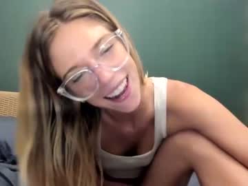 girl
        oliviahansleyy cam image #4202417