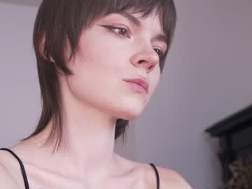 girl
        auddicted cam image #2046311