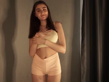 girl
        tessarosse_ cam image #1387575