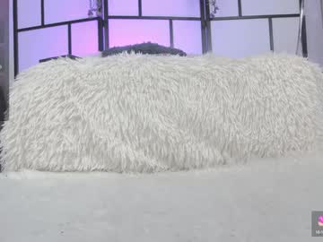 girl
        xenomy cam image #6674444