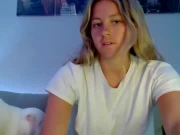 girl
        beccafields cam image #1558978