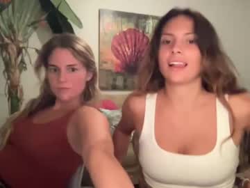 couple
        snowbunnyass cam image #1371127