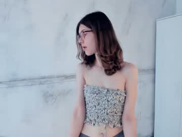 girl
        maureenbruster cam image #3913940