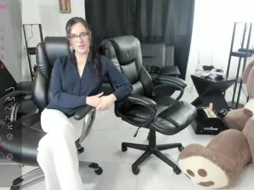 girl
        emoxbunny cam image #2841332