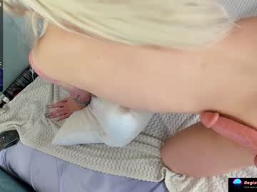 girl
        lil_angell_ cam image #708221