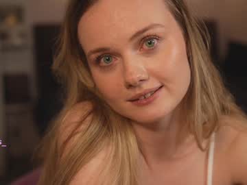 girl
        your_kat cam image #5203428