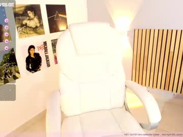 girl
        little_effy18 cam image #1197933