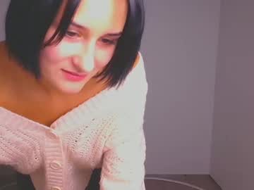 girl
        pokahontas_kiss cam image #5361074