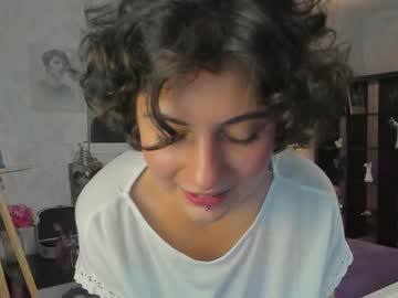 girl
        station_lovers cam image #2450187