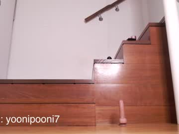 girl
        yoonipooni cam image #1690516