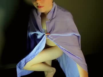 girl
        phoebepaw cam image #4871703