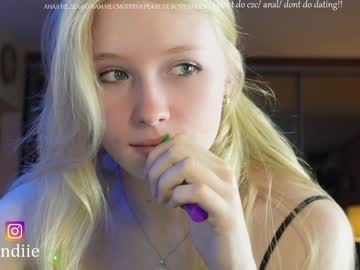 girl
        bestblondiiecb cam image #1469569