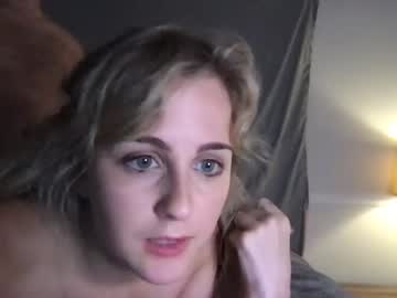 couple Nude Cam Girls Playing Games with cinnabunnyy