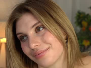 girl
        refined_style cam image #5390162