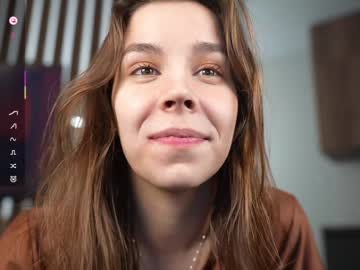 girl
        monika_youthfull cam image #6477091