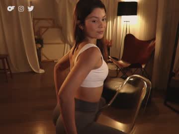 girl
        tifalock_ cam image #1197059