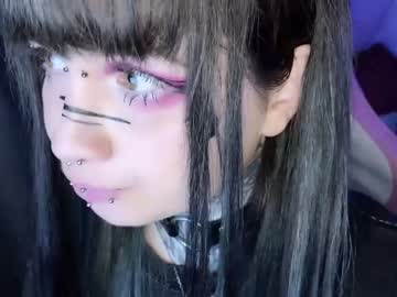 girl
        i_died_again cam image #1522079