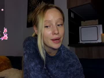 girl
        white_lime cam image #4557236