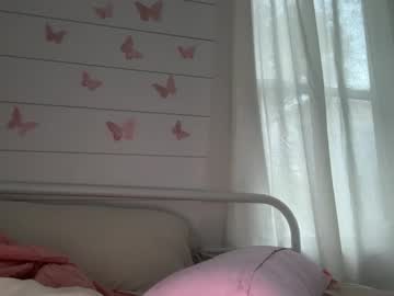girl
        adorablair cam image #5061702