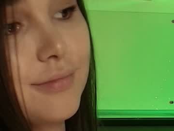 girl
        hollyextra cam image #5987760
