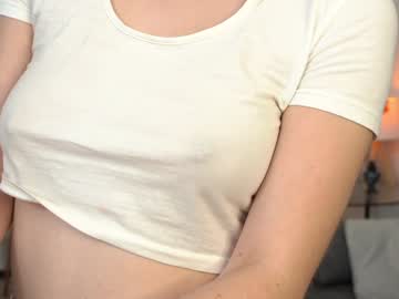 girl
        refined_style cam image #5440532