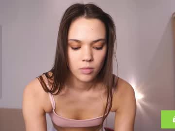 girl
        fannyedger cam image #6826565