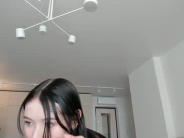 girl
        oki_dokie cam image #1596318