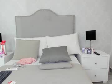 girl
        julietastong cam image #2120615