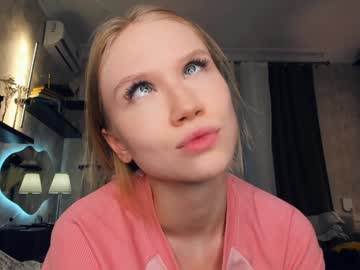 girl
        one_1ove cam image #6729727