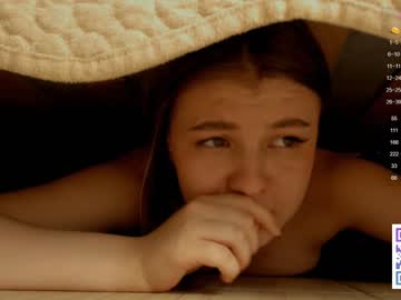 girl
        aryanalarsen cam image #2422569