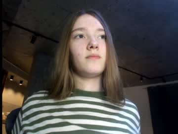 girl
        mysat cam image #203992