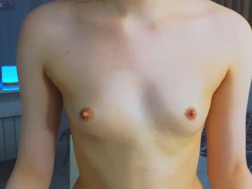 girl
        wiloneakerley cam image #6181615