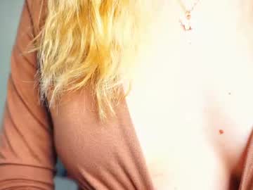 girl
        devonadrews cam image #4412417