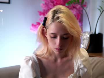 girl
        taitehambelton cam image #6701284