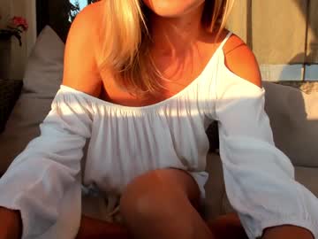 girl
        larissa4 cam image #1835288