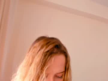 girl
        loopcia cam image #2759384