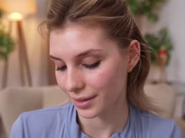 girl
        refined_style cam image #5957717