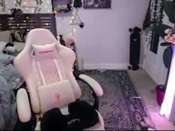 girl
        monstrumologist cam image #3425588